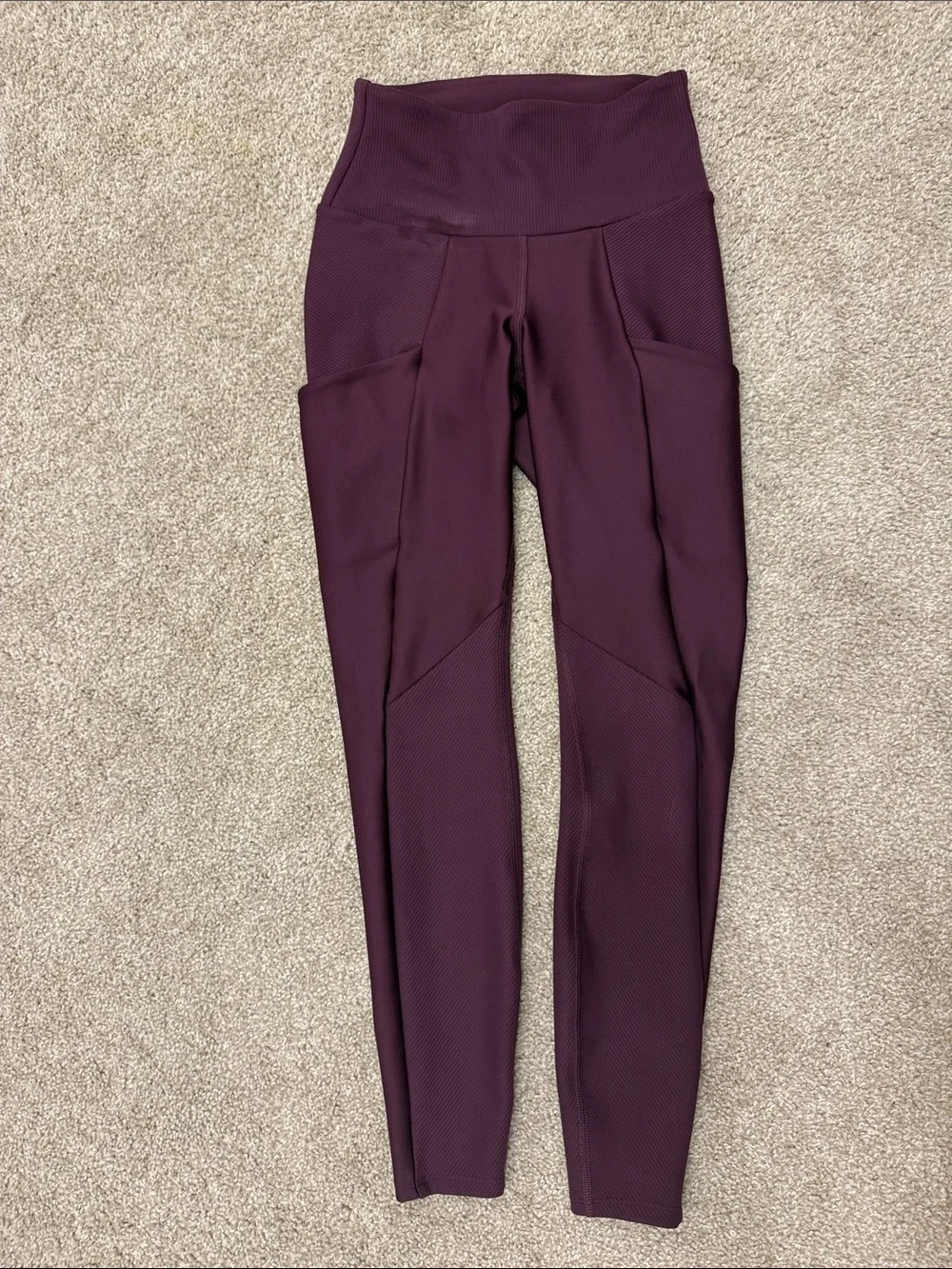 Alo Yoga leggings plum color XXS